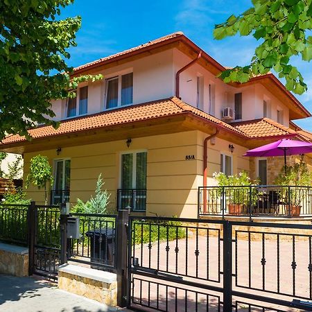 Andi Apartman Heviz Luaran gambar