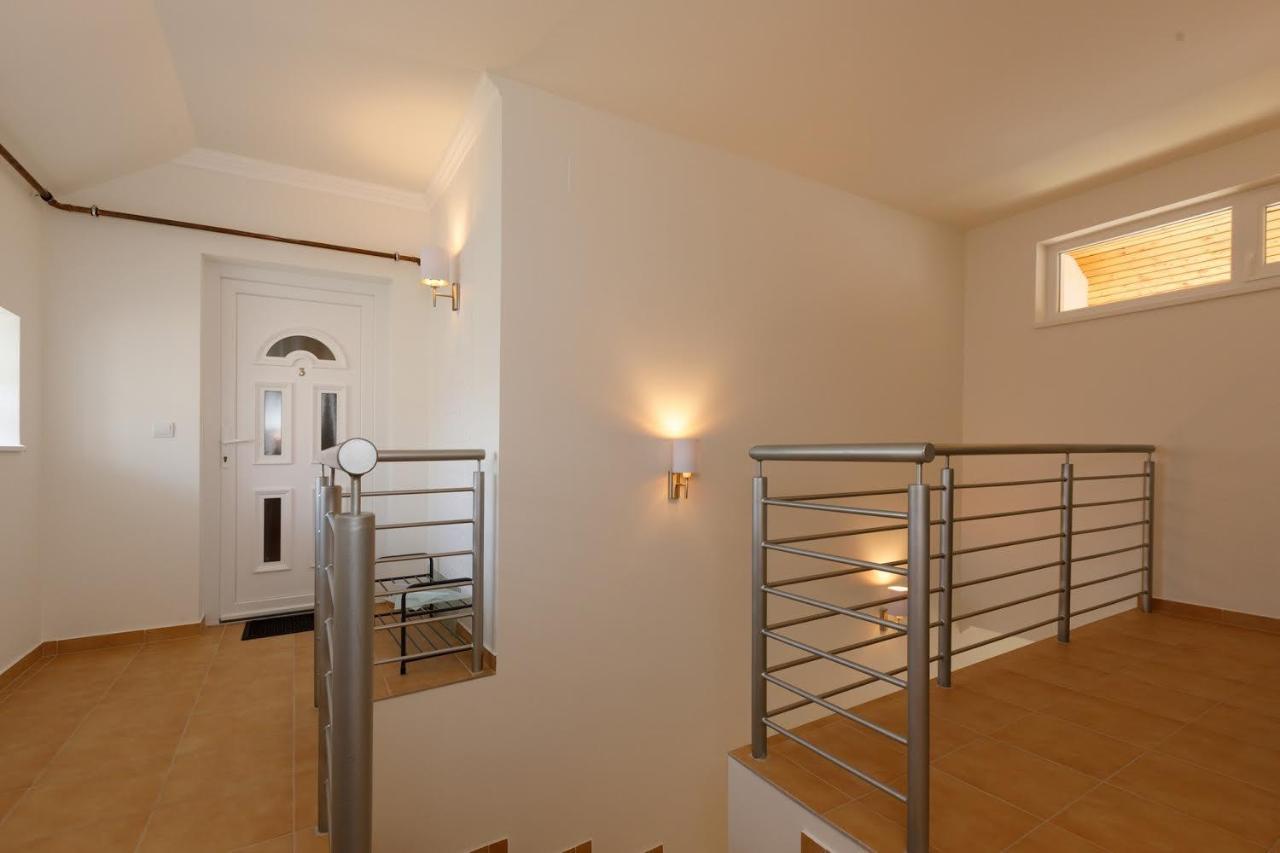 Andi Apartman Heviz Luaran gambar