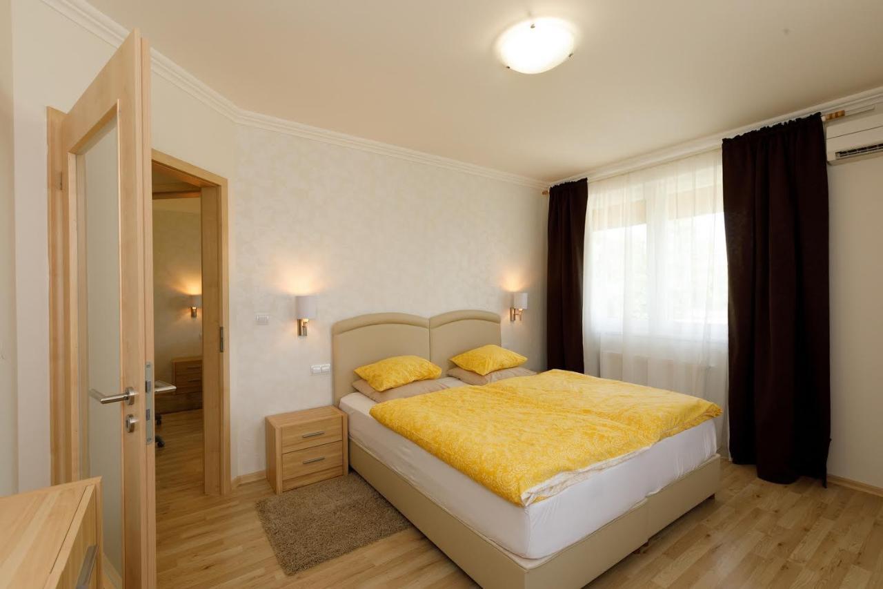 Andi Apartman Heviz Luaran gambar