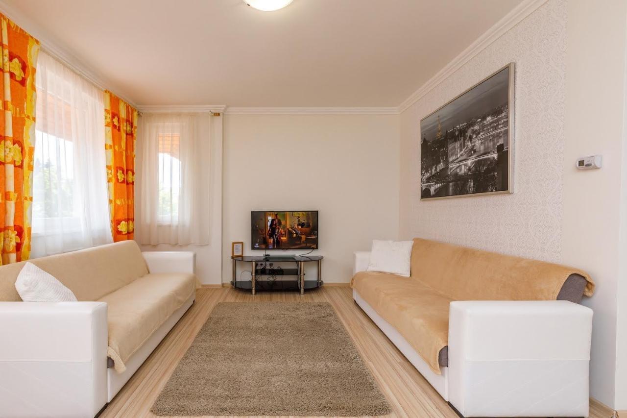 Andi Apartman Heviz Luaran gambar