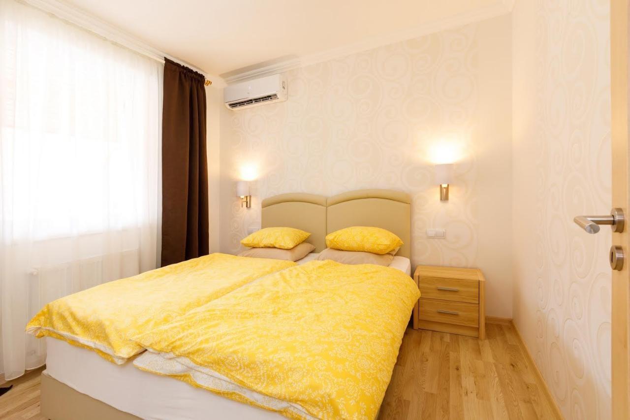 Andi Apartman Heviz Luaran gambar
