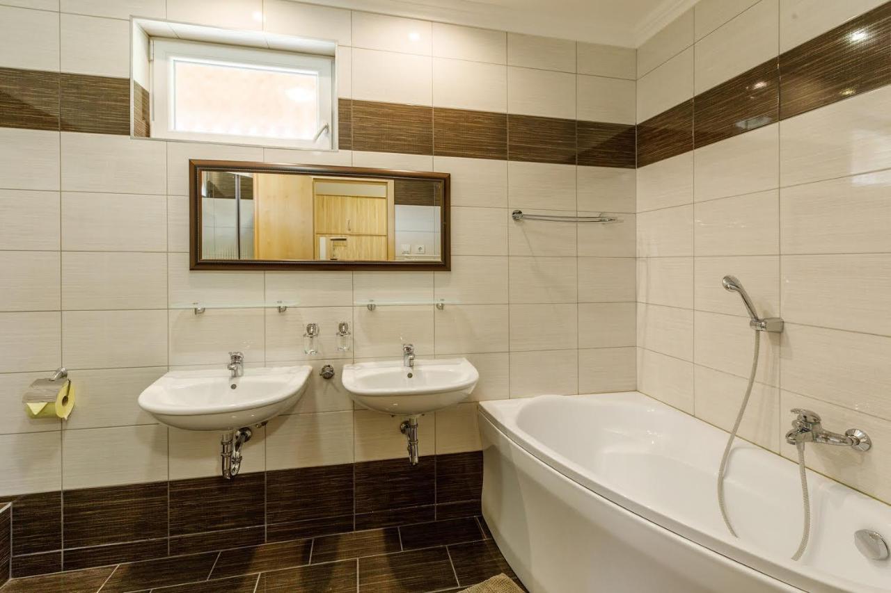 Andi Apartman Heviz Luaran gambar