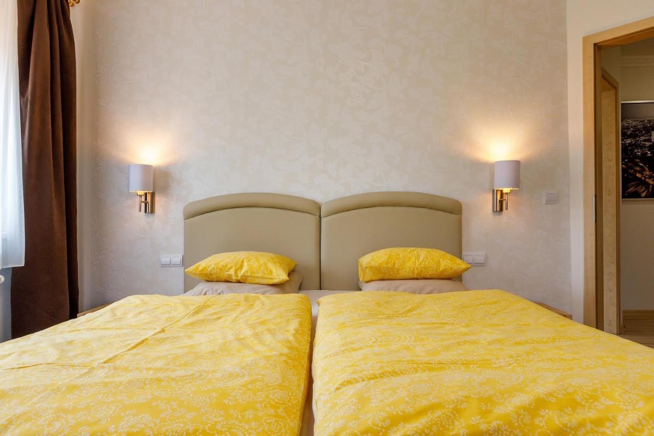 Andi Apartman Heviz Luaran gambar