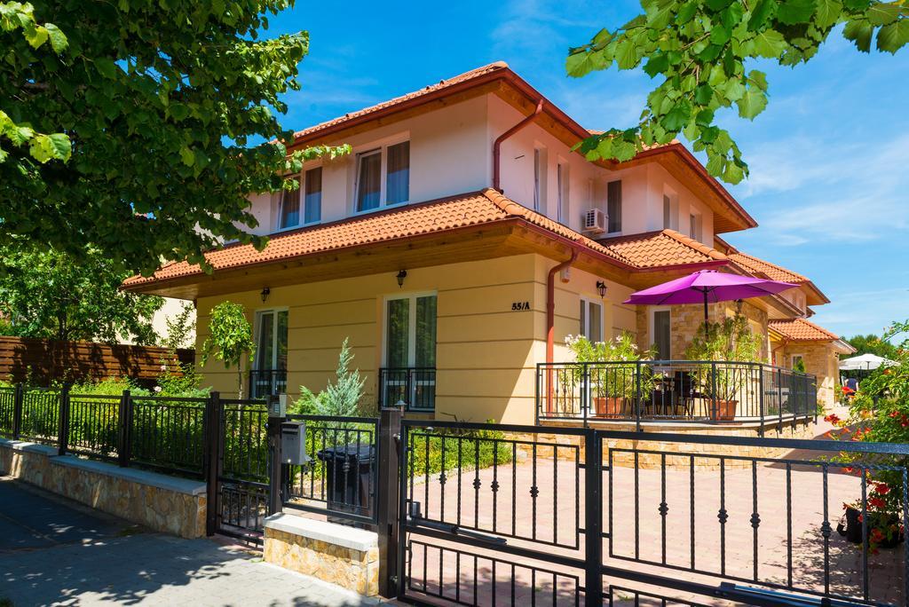 Andi Apartman Heviz Luaran gambar