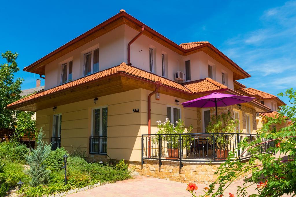 Andi Apartman Heviz Luaran gambar