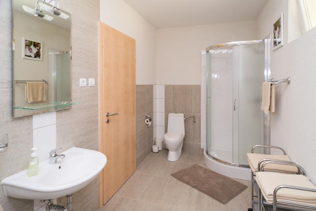 Andi Apartman Heviz Luaran gambar